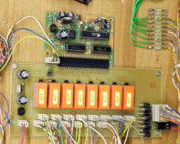FDC-8WUSB in abgeänderter Form mit angesteckter Relaiskarte